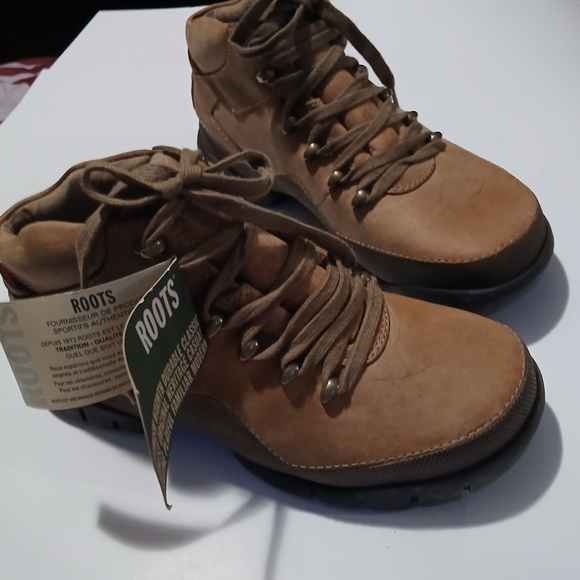 Roots Brown Mens Hiking Boots with Lace-Up Design. NWT. Size 8 - Picture 5 of 10